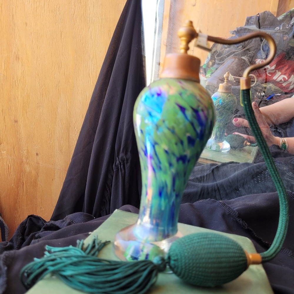 Perfume bottle - Picture 2 of 2